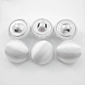Botones de satén lavables ecológicos en oferta, botones redondos con base metálica y cubiertos de tela blanca para ropa y abrigos - Product Image 1