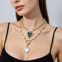 Collier tendance plaqué or avec pendentif cœur en coquillage CH-HDN2263, collier avec pendentif cœur et perles en cuivre, collier à fermoir cœur avec perles
