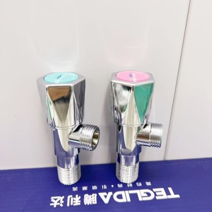 Válvula angular electrochapada 304 con núcleo de cobre de 195g para agua - Product Image 3