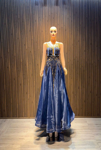 Robe de bal de luxe pour femme, épaules dénudées, manches longues bouffantes, en organza, avec strass haut de gamme - Product Image 2