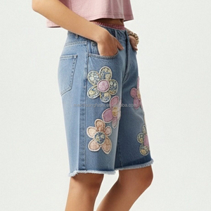 Shorts en jean <span class=keywords><strong>Bermuda</strong></span> pour femmes avec appliques florales 3D personnalisées, <span class=keywords><strong>jeans</strong></span> courts pour femmes - Product Image 2