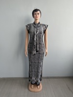 Robe longue légère et ajustée avec ceinture froissée, grande taille, pour femmes adultes, collection 2026, vente chaude du fabricant d'origine, avec foulard assorti