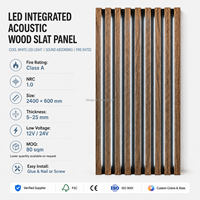 Panneau acoustique en bois à lattes avec LED intégrées, lumière LED blanc froid, insonorisant, ignifuge, installation facile, à coller, à clouer ou à visser