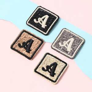 Écusson en cuir PU personnalisé noir avec logo gaufré, thermocollant ou à coudre, pour casquettes et chapeaux – Grande Vente - Product Image 6