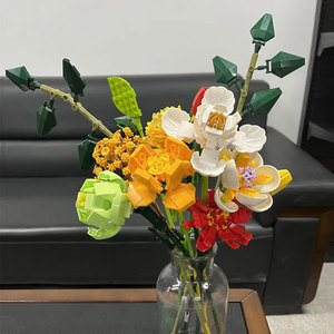 XMORK Set di Costruzioni Bouquet di Fiori 827 Pezzi, Fiori Artificiali Fai-da-Te Compatibili con Mattoncini, Decorazione Casa, Regalo di San Valentino per Donne - Product Image 3