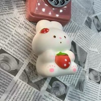 Jouet Squishy Lapin Fraise à Rebond Lent en PU Doux et Moelleux, Anti-Stress pour Enfants et Adultes