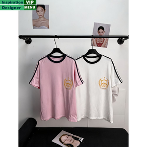 T-shirt basique uni à manches courtes et col rond en coton 100 % avec bordure noire contrastante pour <span class=keywords><strong>femme</strong></span>, idéal pour le quotidien – Vente en gros de hauts pour femmes - Product Image 3