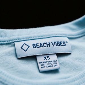 Étiquettes tissées en polyester haut de gamme personnalisées avec logo de col, étiquettes principales, étiquettes de nuque – Lavables et designs de marque sur mesure - Product Image 5