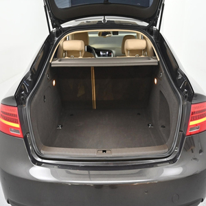 Elegante y espacioso Audi A5 35 TDI Sportback, el diésel perfecto para la familia y para viajes de larga distancia con comodidad. - Product Image 5