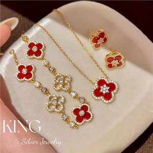 ชุดเครื่องประดับเงินแท้ King Silver Jewelry ลายใบโคลเวอร์สี่แฉก ชุบทองคำขาว S925 สร้อยคอพร้อมต่างหู สำหรับผู้หญิง แฟชั่นจิวเวลรี่ - Product Image 4