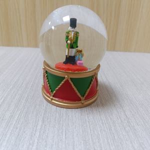 2024 nouveau créatif polyrésine/résine nativité boule à neige boîte à musique société noël <span class=keywords><strong>casse</strong></span>-<span class=keywords><strong>noisette</strong></span> soldats boule à neige - Product Image 2