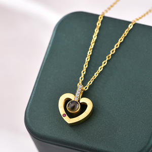 Collar con Proyección de Te Amo en 100 Idiomas, Reloj Romano con Incrustaciones de Diamantes, Proyección de Foto de Corazón, Bambú Personalizado - Product Image 4