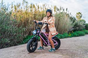 <span class=keywords><strong>จักรยาน</strong></span>ไฟฟ้าสีชมพูสด พร้อมเบรกไฮดรอลิก ยางใหญ่ สำหรับวัยรุ่น - Product Image 3