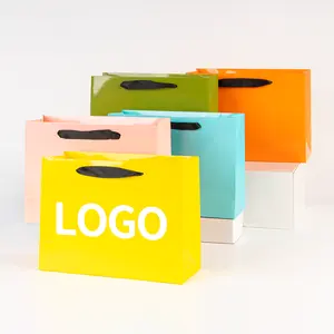 Dalam stok tas kertas Kraft dapat digunakan kembali mewah dengan pegangan Multi ukuran/tas belanja warna untuk pernikahan/hadiah/pesta Logo disesuaikan