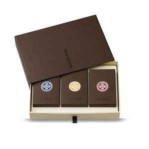 Chất Lượng Cao Logo Nước Hoa Hộp Cho Sang Trọng Sử Dụng Mỹ Phẩm Bền Cứng Nhắc Bìa Matt Cán Dập Nổi Miếng Bọt Biển Lót Từ Tính - Product Image 2