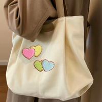 Patchs en feutre non tissé brodés en forme de cœur à coller pour vêtements, sacs, chapeaux et accessoires – Vente en gros