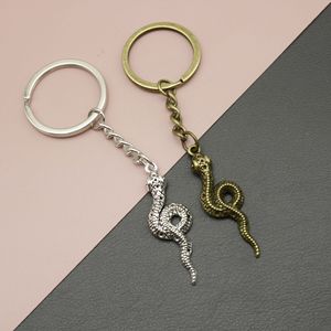 Porte-clés Serpent Enroulé en Alliage Argenté Antique pour Cadeaux aux Amateurs de Reptiles - Product Image 1