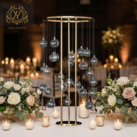 Support de table en métal doré moderne, élégant, pour fleurs, centre de table de mariage avec boule suspendue, décoration de centre de table de mariage