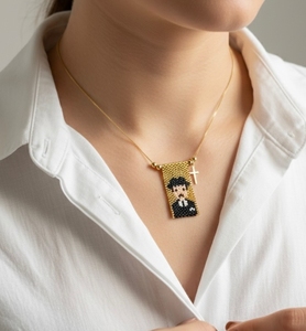 Collar con Colgante de Cuentas Miyuki Rojas en Forma de José Gregorio Hernández, Chapado en Oro de 18K, Regalo de Belleza para Mujer - Product Image 1