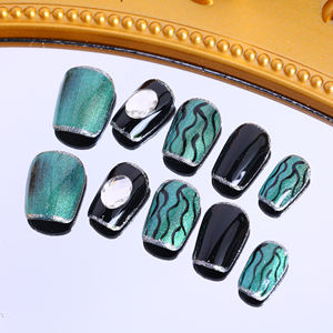 Uñas postizas de lujo acrílicas con estrellas y pedrería, cortas, verdes, de ataúd, de cobertura completa, hechas a mano, a precio de fábrica al por mayor. - Product Image 3