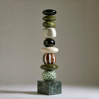 Ornement de sol en pierre empilée en fibre de verre personnalisé, style nordique, sculpture abstraite de galets équilibrés, totem