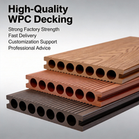 Planches de terrasse en composite bois-plastique (WPC) avec design perforé pour sols extérieurs, jardins et piscines - Surface antidérapante à grain de bois