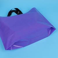 Sacs de courses en plastique PE noir brillant imprimés sur mesure avec poignées, sacs fourre-tout réutilisables et recyclables pour supermarchés, commerces de détail et vêtements