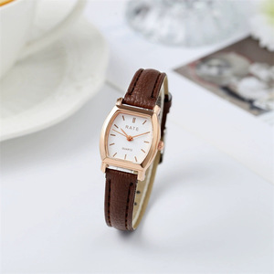 Nouvelle montre élégante pour femme avec un design minimaliste en forme de barillet et un bracelet en cuir. - Product Image 2