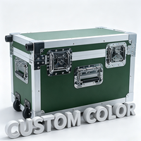 Valise de transport en aluminium noir de 9 mm avec trois poignées de transport, roulettes, poignée télescopique et loquets papillon, valise roulante