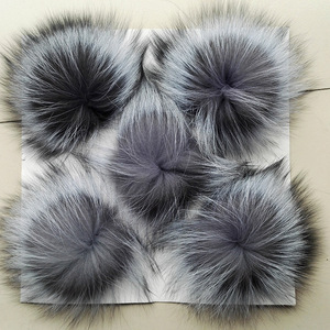 Pompons en fourrure de renard argenté véritable, colorés et moelleux, 15 cm, en gros, pompons en fourrure de raton laveur amovibles pour bonnets et chapeaux - Product Image 4