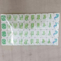 Tuiles de Mahjong de luxe en acrylique blanc de style américain avec des rayures bleues imprimées, pièces de jeu à symboles colorés pour club, casino, usage domestique