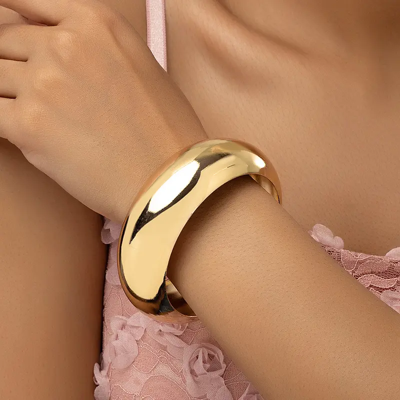 Модный нишевый высококачественный браслет с кольцом, Золотой металлический, холодный стиль, простой массивный Круглый браслет, ювелирные изделия для женщин