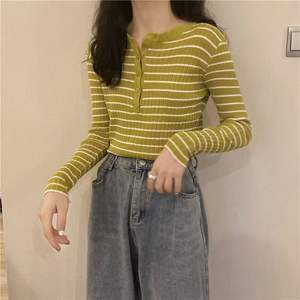 Suéter de explosión de nuevo producto para mujer, suéter de punto blanco y negro a rayas con bloque de Color, suéter ajustado de un solo botón para mujer - Product Image 5