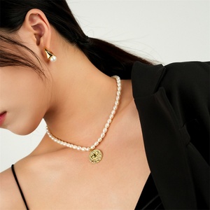 Collar de Moda con Cadena de Perlas de Arroz, Colgante Redondo con Circonita Arcoíris y Amuleto de Ojo de Diablo - Product Image 6