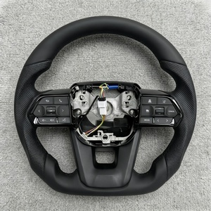 Volante Deportivo en Oferta, Apto para Toyota LC300, con Patrón de Fibra de Carbono y Cuero Perforado - Product Image 5