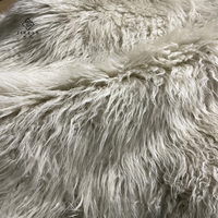 Peau de mouton longue et bouclée de haute qualité en gros, tapis en fourrure véritable pour textile domestique respectueux de l'environnement, fourrure animale de mouton