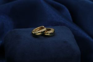 Tianyu Gems Brass <b>Gold</b>-plated Classic <b>Vintage</b> Minimalist Horseshoe Huggie <b>Earrings</b> Without Gemstones - Product Image 6