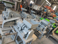 Machine de recyclage des pneus avec moteur pour le broyage des pneus usagés, production automatique de poudre de caoutchouc