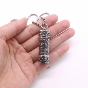 Pendentif en acier inoxydable style punk hip-hop en forme de flacon de parfum, collier pendentif rétro ouvrable en acier titane, bijoux pour hommes - Product Image 2