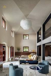 Villa de luxe moderne néo-classique sur trois étages avec façade contrastée et toit solaire, service de rénovation et de conception - Product Image 4