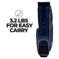 Sac de golf bleu marine foncé avec cordon élastique, poche à accessoires en maille, base moulée et sangle rembourrée pour la marche sur le parcours de golf