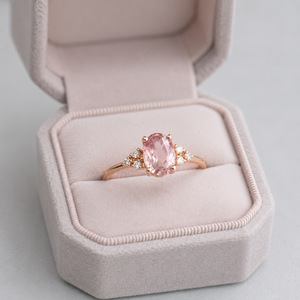 Anello da Donna Rosa a Forma Ovale con Design Principessa, Stile Matrimoniale - Product Image 6