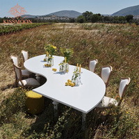 Table de banquet en MDF blanc avec plateau en serpentine, pieds en acier inoxydable, table de salle à manger en forme de S, location de meubles pour événements et fêtes, sur mesure