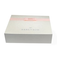Boîte cadeau en carton rigide pliable avec impression personnalisée, laminage mat et gaufrage, emballage de luxe recyclable, fermeture magnétique