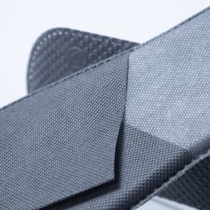 Pantoufles d'hôtel jetables à bout fermé personnalisables en tissu non tissé pour les invités fabriquent des équipements d'hôtel - Product Image 2