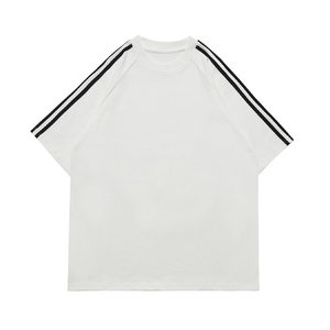 Camiseta de diseñador para hombre, manga corta, detalles cortados con láser: moderna y elegante - Product Image 3