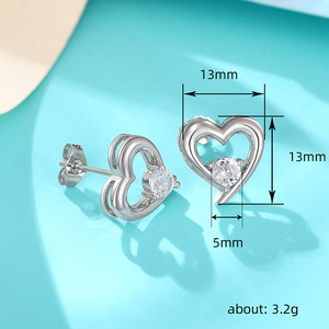 Orecchini a forma di cuore cavo per donna, semplici ed eleganti, piccoli gioielli per l'orecchio, accessori da indossare ogni giorno - Product Image 5