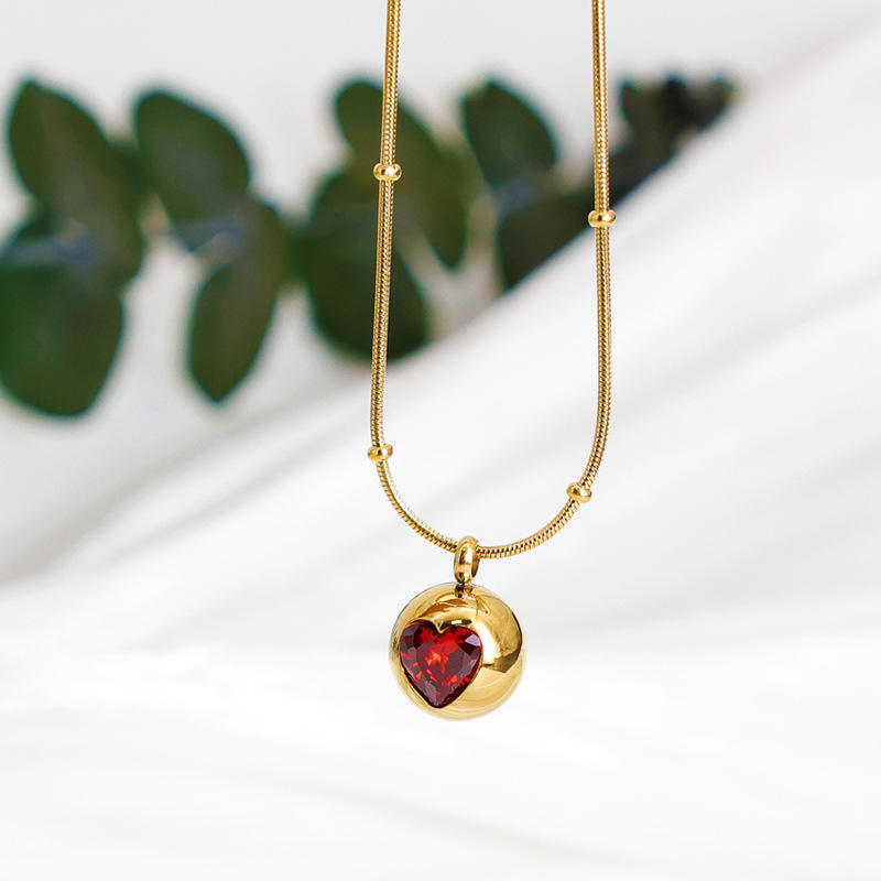 สร้อยคอสีแดง