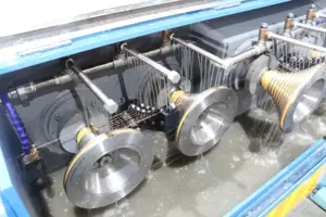 Machines de fabrication de câbles d'alimentation Machine de tréfilage en cuivre fin avec Annealer
