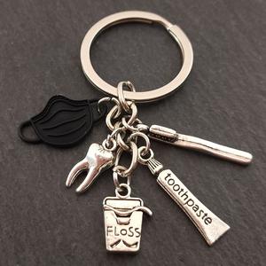 Cepillo de dientes Pasta de dientes Hilo dental Diente Llavero Colgante Cadenas de <span class=keywords><strong>metal</strong></span> Dentista Enfermera Doctor Salud dental Llaveros Bolsa Encanto - Product Image 1